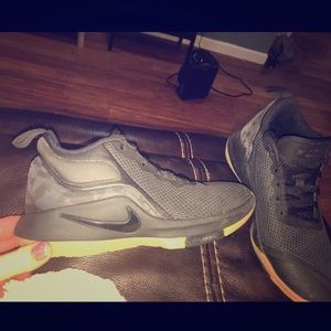 Excellent condition Youth Boys Nike’s Size 5